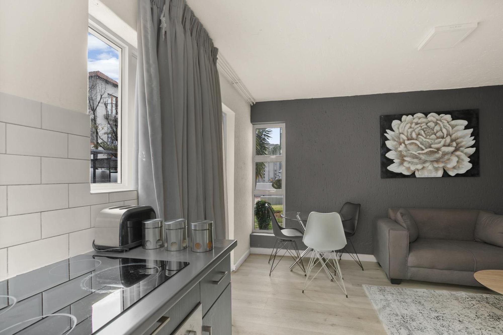 Marley On Katherine Apartments ヨハネスブルグ エクステリア 写真